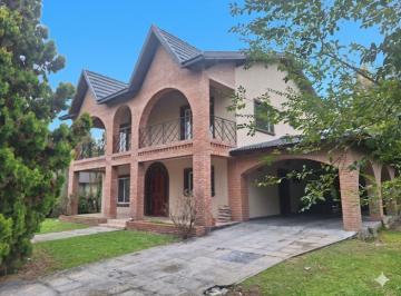 Casa · 220m² · 6 Ambientes · 2 Cocheras · Casa 6 Ambientes en Venta en Barrio El Lauquen