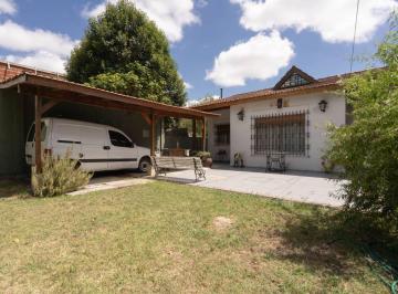 Casa · 98m² · 3 Ambientes · 2 Cocheras · Vta Casa 3 Amb en Moreno con Parque y Pileta