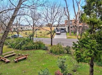 Departamento · 80m² · 3 Ambientes · 1 Cochera · Departamento en Venta en Residencia Carruajes Pilará