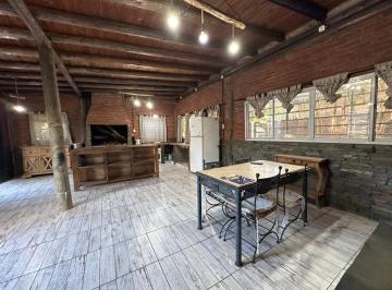 Casa · 110m² · 3 Ambientes · 1 Cochera · Venta Casa con Pileta Sobre Dos Lotes - La Reja