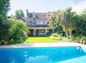Casa · 190m² · 5 Ambientes · 2 Cocheras · Casa en Venta Barrio La Merced
