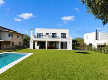 Casa · 180m² · 4 Ambientes · 2 Cocheras · Venta Casa B° San Matias Area 3 C/pileta L. Interno