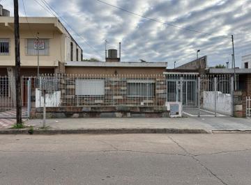 Casa · 140m² · 10 Ambientes · 2 Cocheras · Vende Casa en Barrio Dean Funes