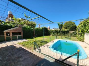 Casa · 90m² · 8 Ambientes · 1 Cochera · Venta Casa 2 Dorm con Pileta Apta Credito Cosquin