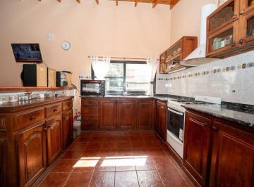 Casa · 100m² · 5 Ambientes · 3 Cocheras · Casa en Venta Villa Elisa 3 Dorm.