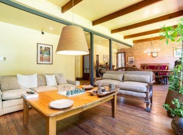 Casa · 218m² · 5 Ambientes · 2 Cocheras · Casa en Venta City Bell 4 Dorm. Pileta