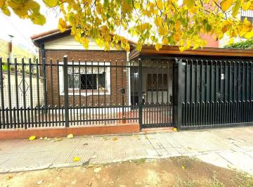 Casa · 121m² · 3 Ambientes · 1 Cochera · Venta Casa 3 Amb con Patio Cochera y Parrilla
