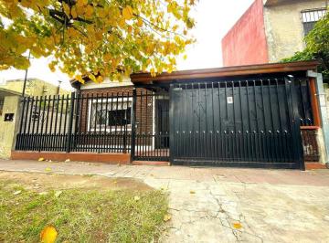 Casa · 121m² · 3 Ambientes · 1 Cochera · Venta Casa 3 Amb con Patio Cochera y Parrilla