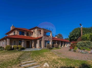 Campo · 450ha · Chacra en Venta en Minas - 5 Dorm. - Piscina