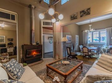 Casa · 184m² · 6 Ambientes · 1 Cochera · Venta de Casa 3 Dorm. Próxima a Tres Cruces