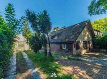 Casa · 294m² · 6 Ambientes · 1 Cochera · Venta 2 Casas 750 m² de Terreno en Punta Gorda