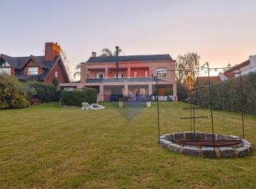 Casa · 270m² · 4 Ambientes · 2 Cocheras · Venta Casa Lomas de La Tahona 3 Dorm Serv y Escri