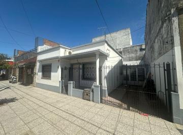 Casa · 100m² · 4 Ambientes · 2 Cocheras · Venta Casa Lote 10x15 - Zona Residencial/comercial