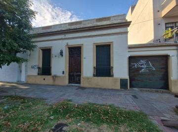 Casa · 130m² · 4 Ambientes · 1 Cochera · Venta Casa de Epoca 4 Amb Moron Apto Credito