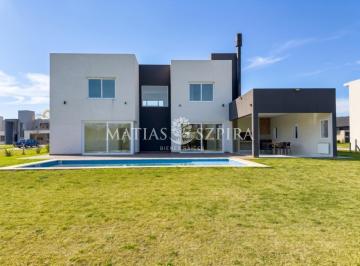 Casa · 360m² · 7 Ambientes · 2 Cocheras · Casa 6 Ambientes en Terravista