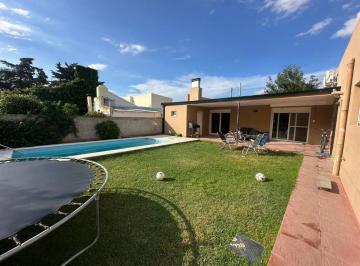 Casa · 130m² · 3 Ambientes · 2 Cocheras · Hermosa Propiedad 2 D. Apta Crédito