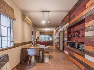 Casa · 235m² · 4 Ambientes · 1 Cochera · Venta Casa 4 Ambientes Caseros