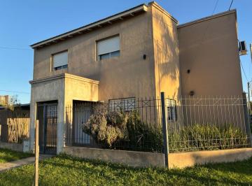 Casa · 200m² · 4 Ambientes · 1 Cochera · Casa en Venta en Pergamino con Patio