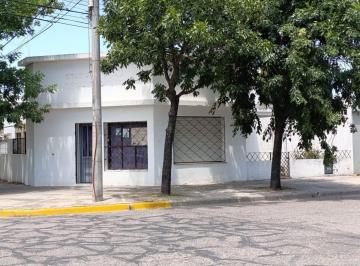 Casa · 153m² · 5 Ambientes · Casa en Venta en Trenque Lauquen con Local