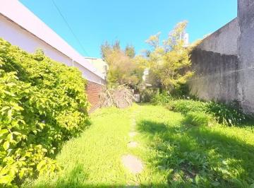 Casa · 277m² · 6 Ambientes · 1 Cochera · Venta Lote con Edificacion a Refaccionar 100%