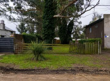 Terreno · 300m² · Lote de 300 m² en Barrio 2 de Abril ¡Oportunidad!