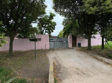 Quinta vacacional · 107m² · 2 Dormitorios · 1 Cochera · Venta Casa Quinta 4 Amb Gran Lote Oportunidad
