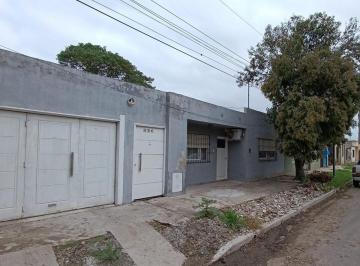Casa · 120m² · 3 Ambientes · 1 Cochera · Venta Casa 200 m², 2 Dorm.. Pezzi San Nicolas