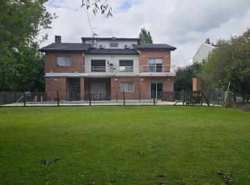 Casa · 286m² · 5 Ambientes · 2 Cocheras · Venta Casa 5 Amb 2 Pisos C/ Piscina Country Cube