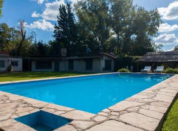 Quinta vacacional · 981m² · 4 Dormitorios · Quinta en Venta en Ezeiza! Apta Credito