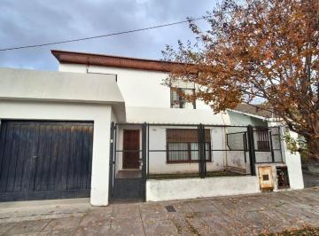 PH · 74m² · 4 Ambientes · 1 Cochera · PH 4 Amb Al Frente con Garage en Venta, Quilmes o