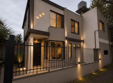 Casa · 109m² · 4 Ambientes · 1 Cochera · Casa 4 Ambientes C/ Cochera + Casa en Construcción