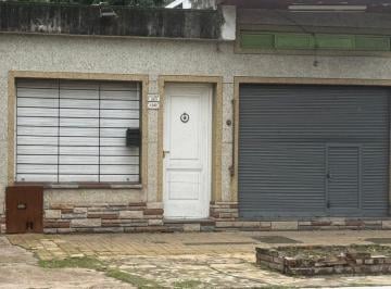 Casa · 169m² · 5 Ambientes · 1 Cochera · Venta Lote Casa Depto con Local Moreno Centro