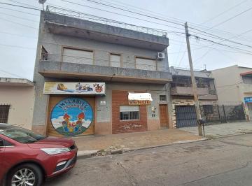 Casa · 244m² · 5 Ambientes · Vende Casa Multifamiliar Isidro Casanova