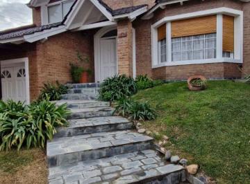 Casa de 6 ambientes, Neuquén · Laffite Propiedades - Alquila Casa Nivel Gerencial en Barrio Santa Genoveva de La Ciudad de Neuquén