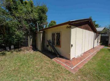 Casa · 63m² · 2 Ambientes · 4 Cocheras · Casa de un Dormitorio Venta Villa Elisa con Parque