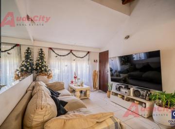 Casa · 92m² · 3 Ambientes · 3 Cocheras · Venta Casa en Boulogne 3 Ambientes con Escritorio y Gran Jardin en Venta