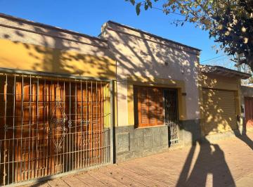 Casa · 274m² · 5 Ambientes · 1 Cochera · Venta Casa 2 Dorm, Cochera Doble y Local Las Heras