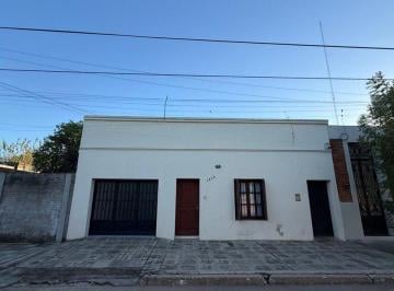 Casa · 145m² · 5 Ambientes · Casa con Pileta en Venta Entre Rios 1214 Goya Ctes