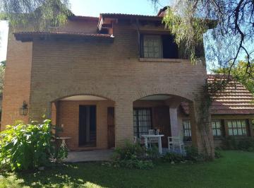 Casa · 150m² · 4 Ambientes · 1 Cochera · Exclusiva Propiedad en El Country Club Chumamaya
