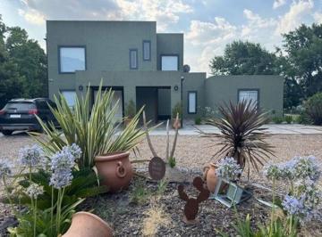Casa · 220m² · 4 Ambientes · 2 Cocheras · Venta Casa 4 Amb con Pileta Country Lujan