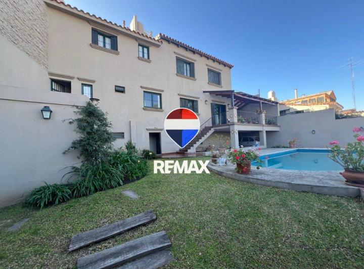 Casa · 374m² · 7 Ambientes · 3 Cocheras