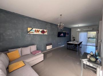 Casa · 109m² · 4 Ambientes · 2 Cocheras · Barrio Rincón de Mitre Hermosa Casa!