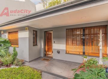 Casa · 162m² · 4 Ambientes · 3 Cocheras · Venta de Casa de 4 Ambientes con Cochera La Tablada