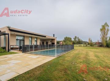 Casa · 170m² · 3 Ambientes · 2 Cocheras · Casa 3 Ambientes + Sum en Venta en Comarcas de Luján