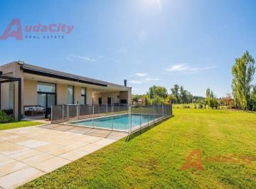 Casa · 170m² · 3 Ambientes · 2 Cocheras · Casa 3 Ambientes + Sum en Venta en Comarcas de Luján