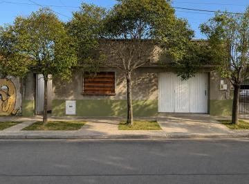 Casa de 3 ambientes, Berazategui · Casa con Segunda Vivienda Sobre Amplio Lote – Apta Crédito