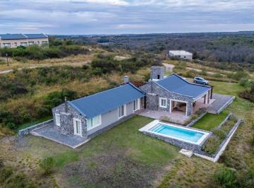 Casa · 270m² · 6 Ambientes · 1 Cochera · Pueblo Estasncia La Paz - Ascochinga