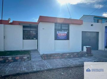 Casa de 4 ambientes, Maipú · Casa en Alquiler C/ Cochera en Maipú