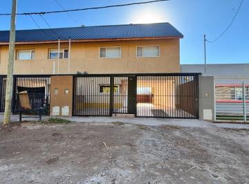 Casa de 5 ambientes, Centenario · Alquiler en Barrio Perticone. Confort y Ubicación Estrategica