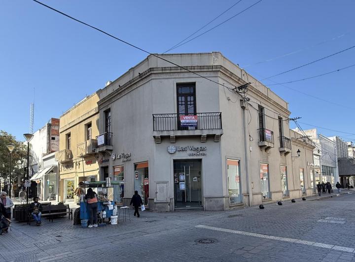 Local comercial · 261m² · 6 Ambientes